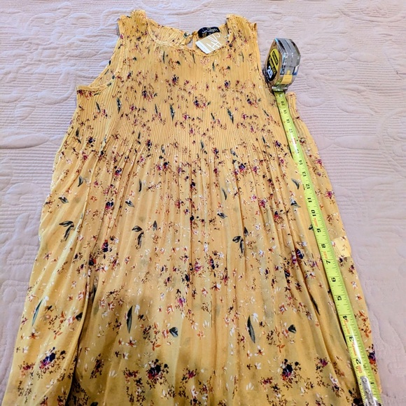 Suzanne Betro Yellow Floral Pleated Tunic - Picture 2 of 2
